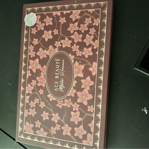 Ace Beaute Mystic Romance Eyeshadow Palette with Matte and Shimmery Shades - Picture 4 of 5